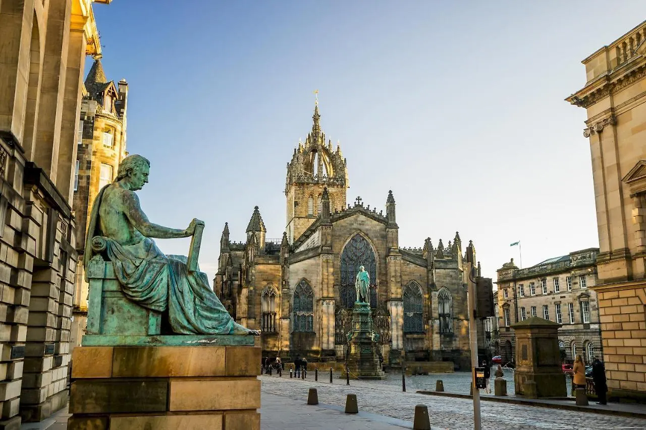 Pass The Keys Spacious 3Beds Flat Near City Centre - Free Parking Edinburgh United Kingdom