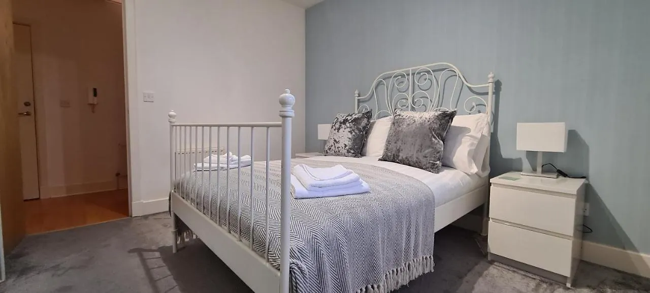 Pass The Keys Spacious 3Beds Flat Near City Centre - Free Parking Edinburgh