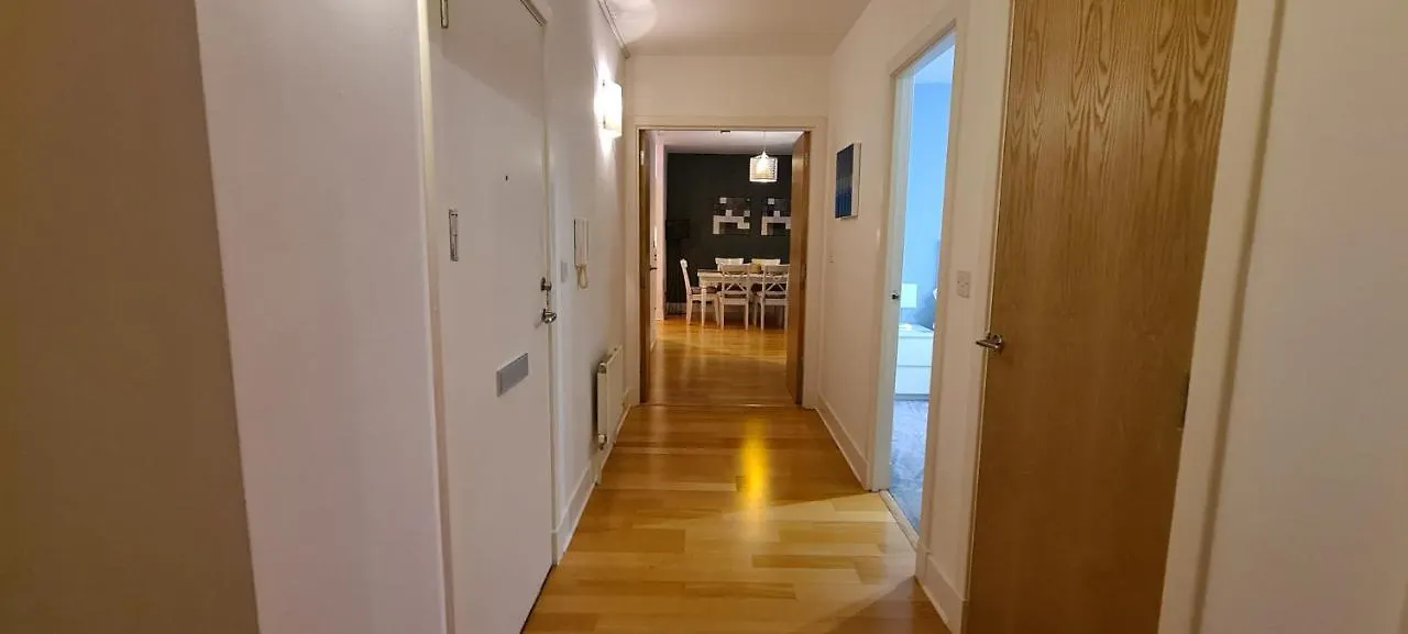 Pass The Keys Spacious 3Beds Flat Near City Centre - Free Parking Edinburgh Apartment