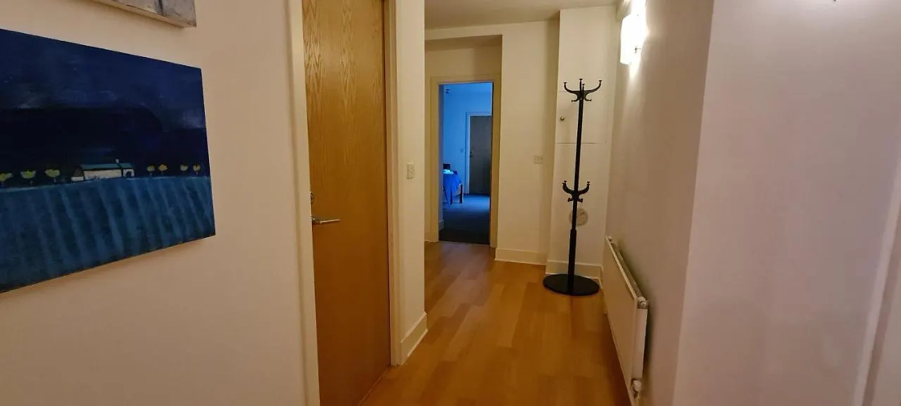 Pass The Keys Spacious 3Beds Flat Near City Centre - Free Parking Edinburgh Apartment