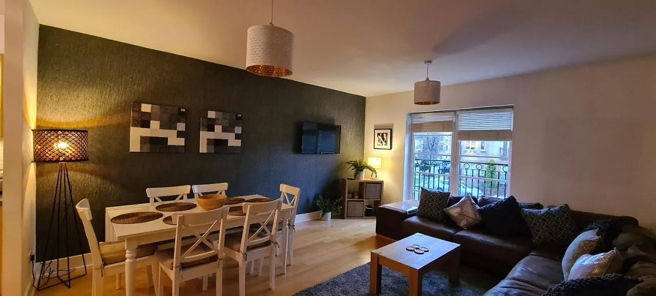 Pass The Keys Spacious 3Beds Flat Near City Centre - Free Parking Edinburgh 0*,