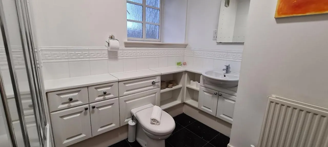 Pass The Keys Spacious 3Beds Flat Near City Centre - Free Parking Edinburgh Apartment